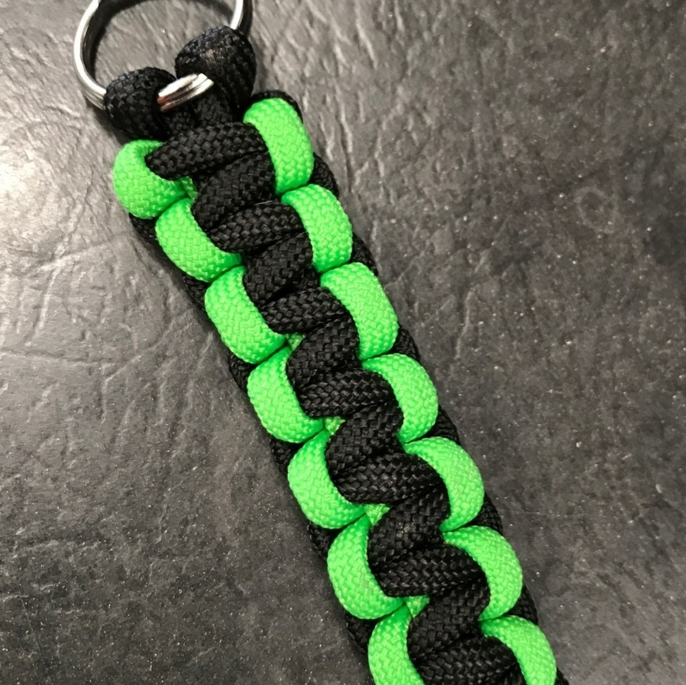 Paracord keychain